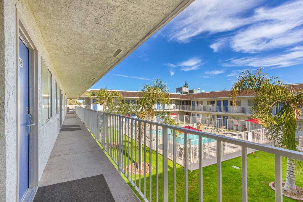 Balkón nebo terasa v ubytování Motel 6-Phoenix, AZ - North Bell Road