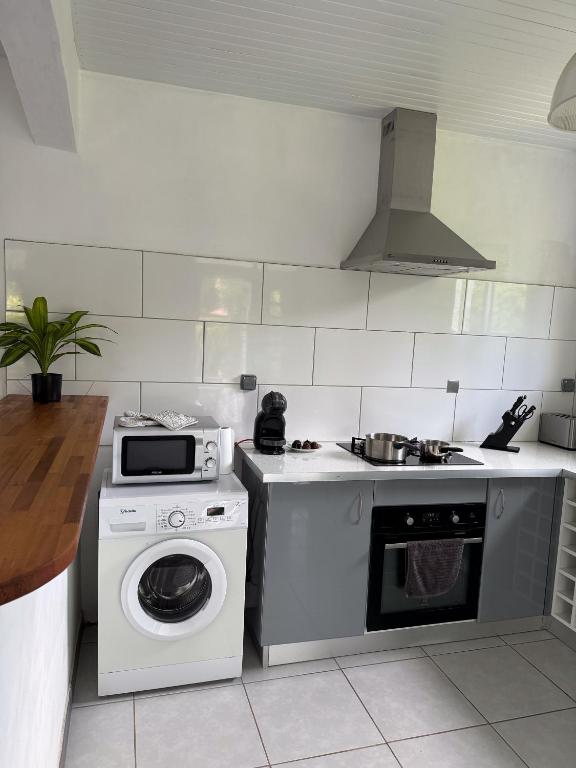 Kuchyň nebo kuchyňský kout v ubytování Casa Tropical · T3 Calme & Spacieux