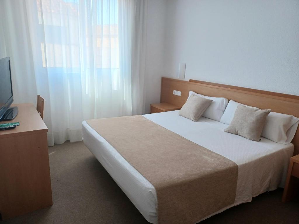 Postel nebo postele na pokoji v ubytování Hotel Montsia