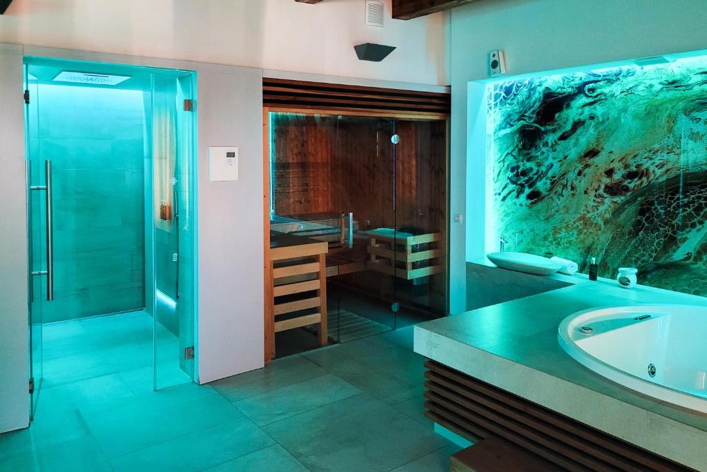 Un baño de OREA Hotel Arigone Olomouc