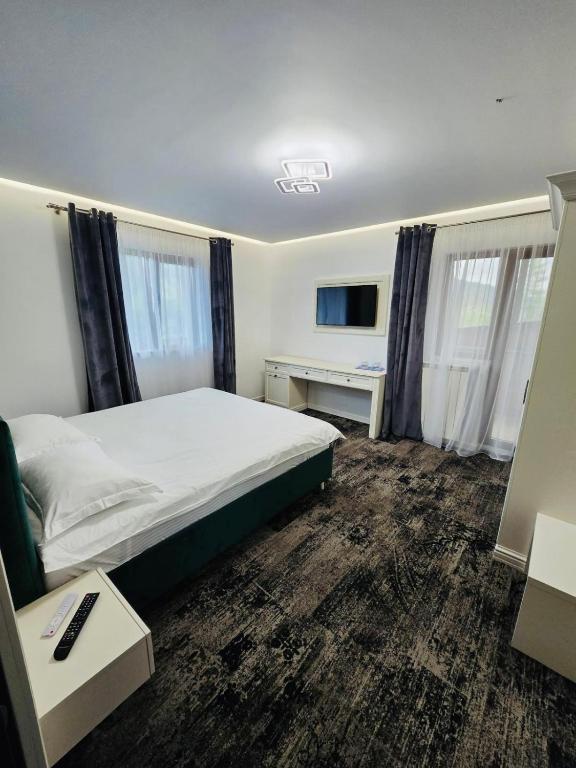 Un pat sau paturi într-o cameră la Erene Hotel