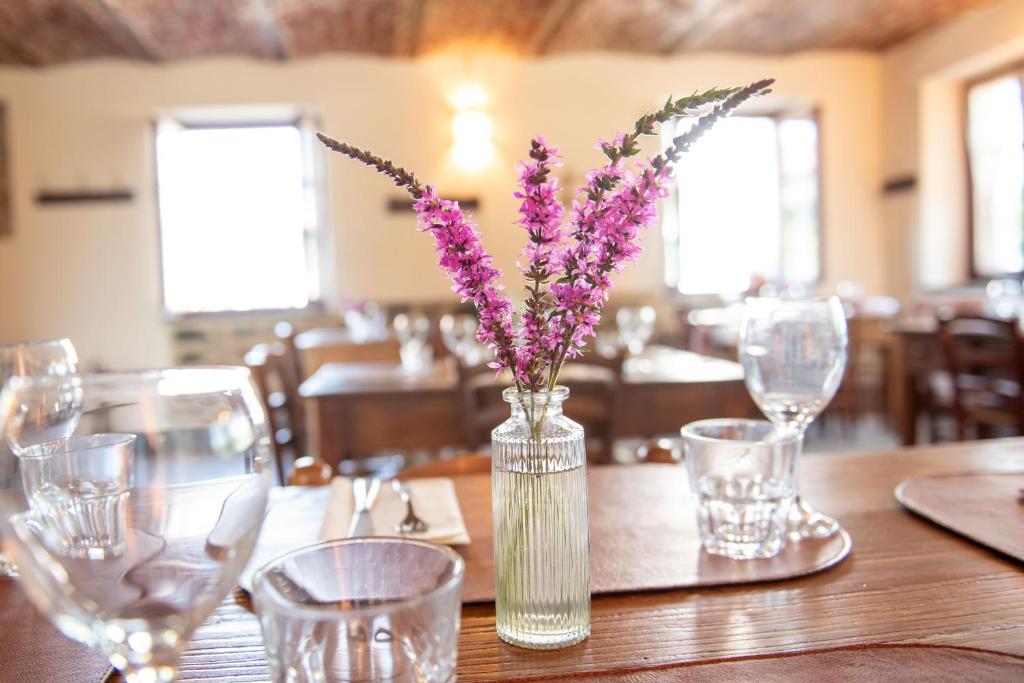 Reštaurácia alebo iné gastronomické zariadenie v ubytovaní Agriturismo La Fucina