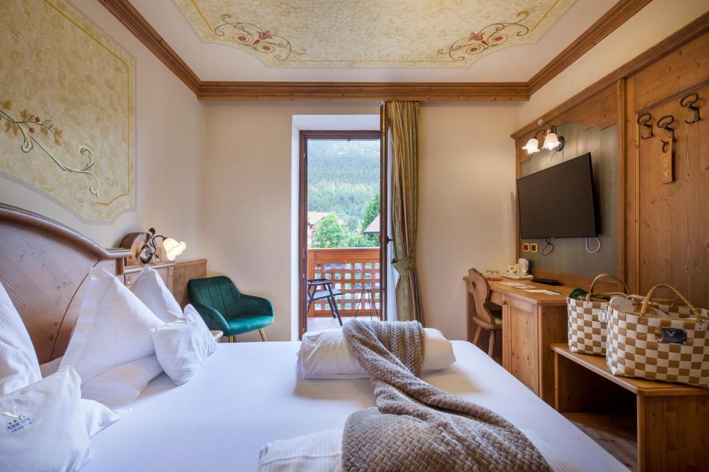 Postel nebo postele na pokoji v ubytování Adler Hotel Wellness & Spa - Andalo