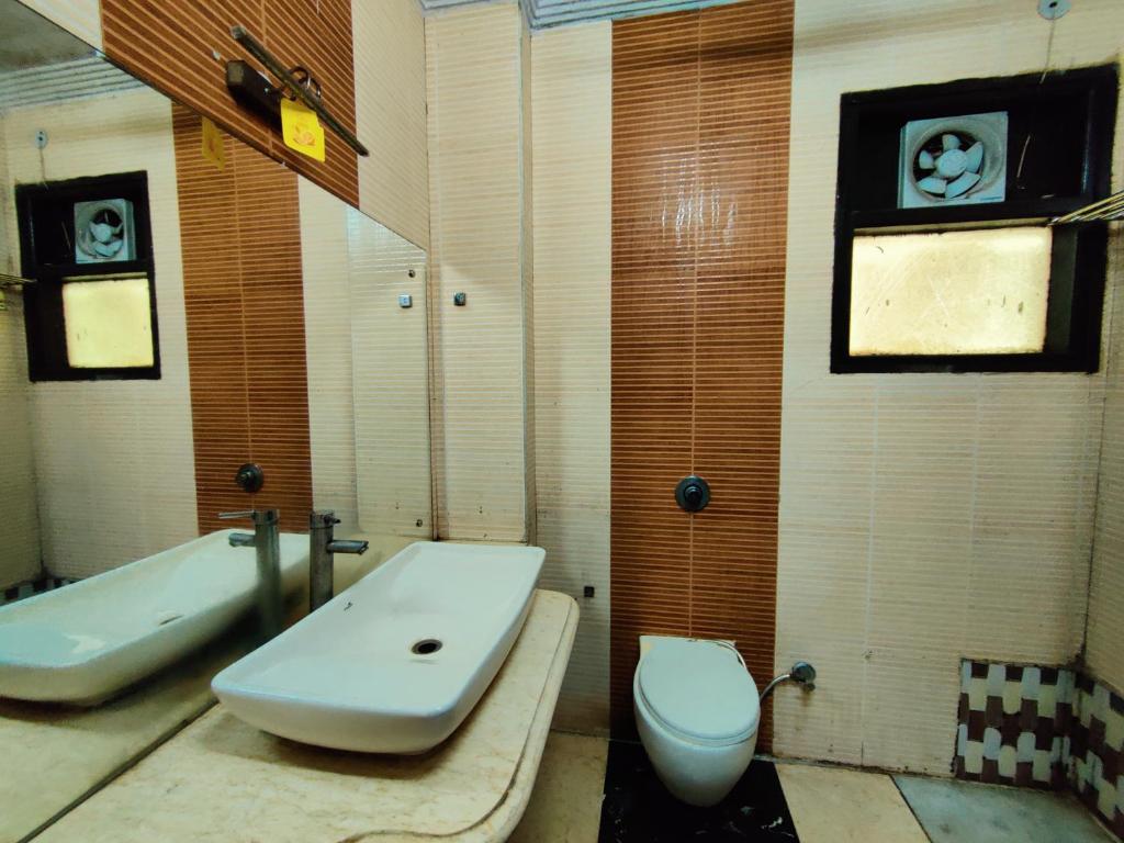 Koupelna v ubytování HOTEL ASKO INTERNATIONAL-Karol Bagh