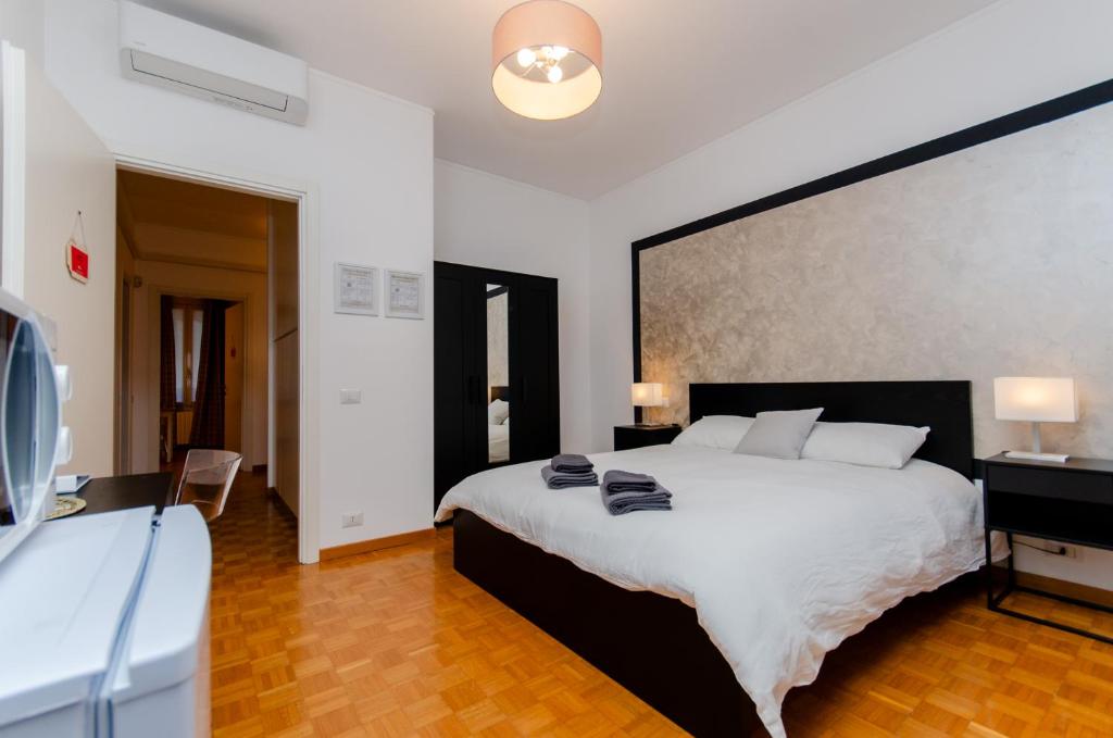 Postel nebo postele na pokoji v ubytování Silver Room