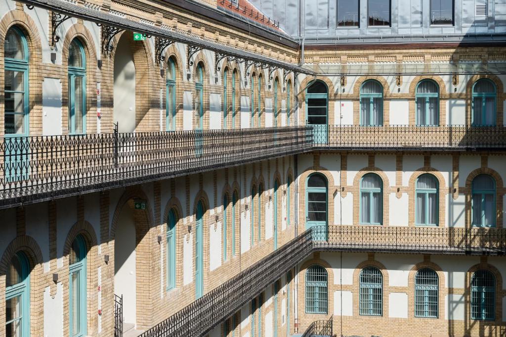 Széchenyi Center - Resim 5