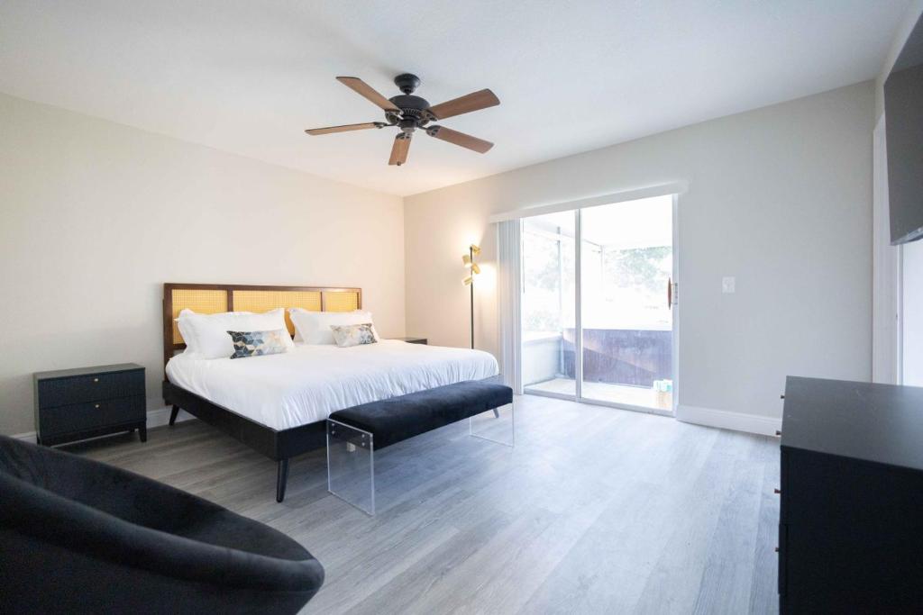 Φωτογραφία από το άλμπουμ του Royal Retreat Pool Hot Tub σε Royal Palm Beach