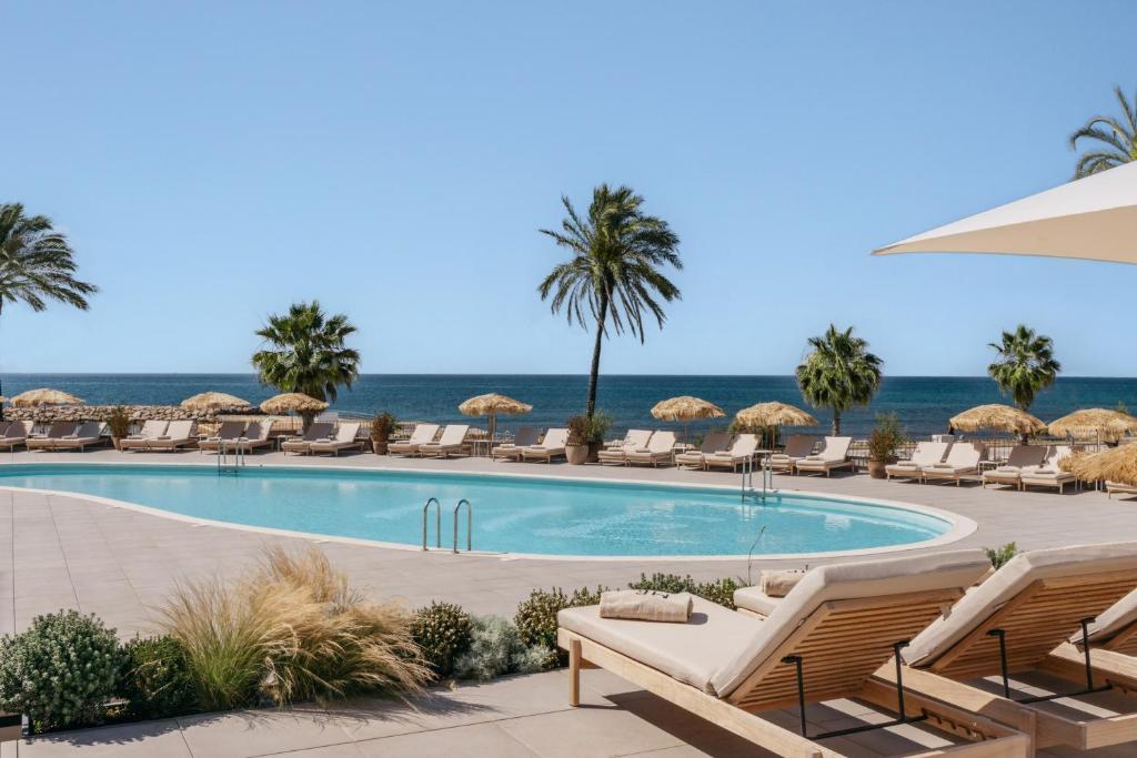 Bazén v ubytování ME Sitges Terramar nebo v jeho okolí