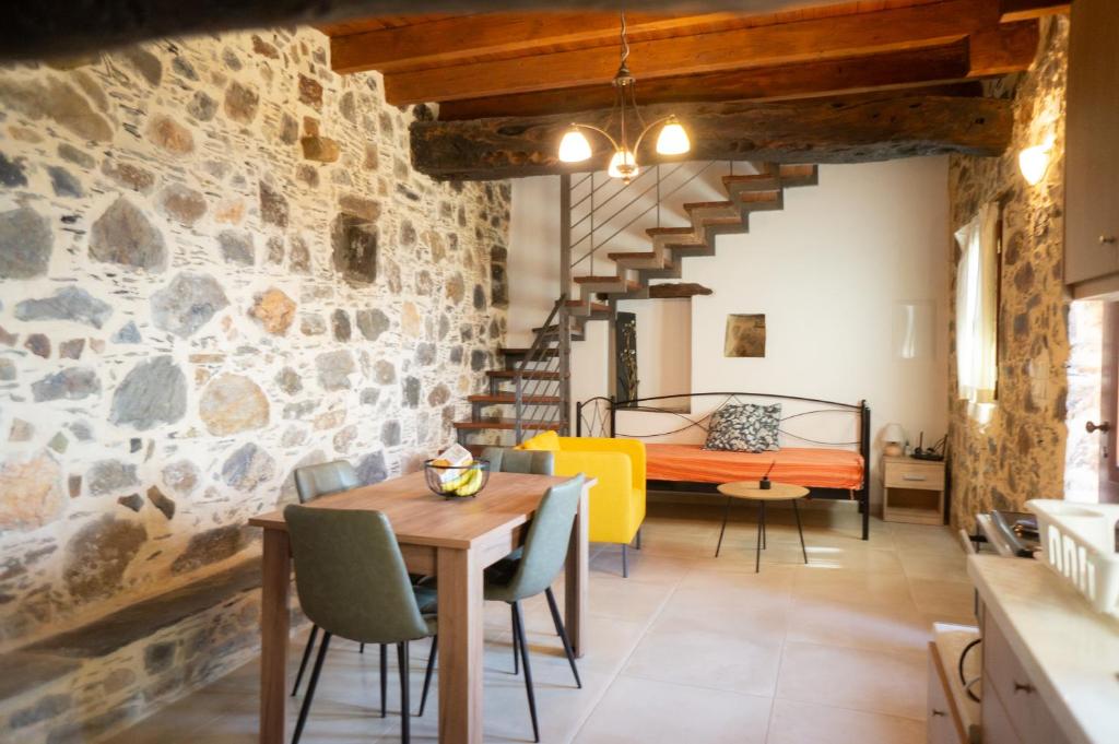 Gallery image of Alegria stone house in AmigdhalokeFálion