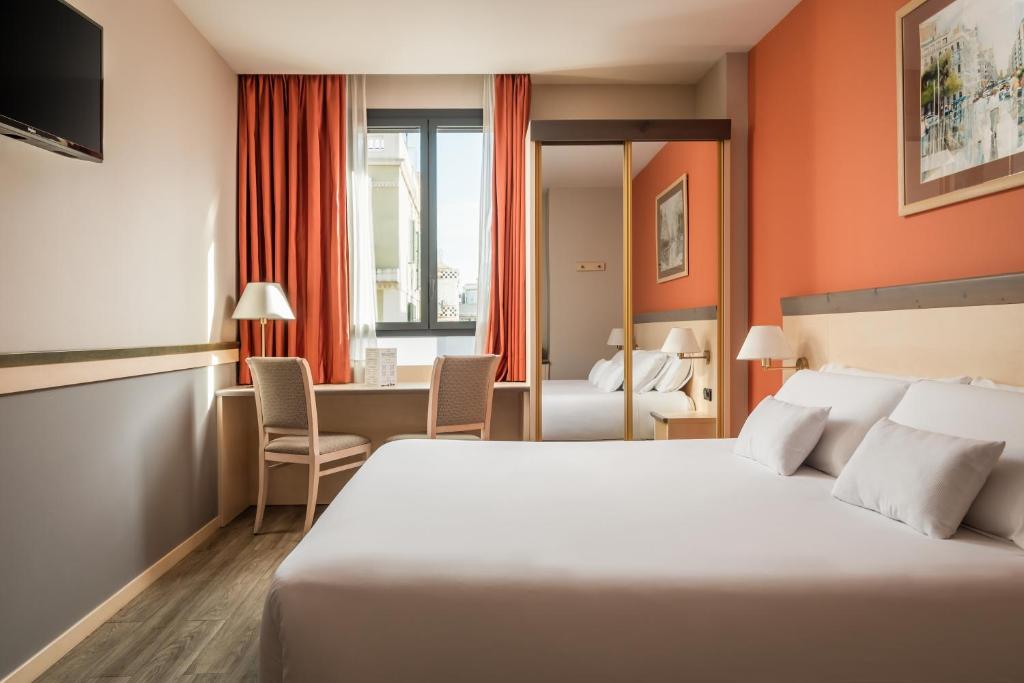 A bed or beds in a room at Sunotel Club Central