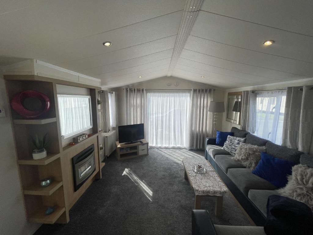 Posezení v ubytování 2 Bedroom Caravan, Edi Rita, Robin Hood, Pet Friendly
