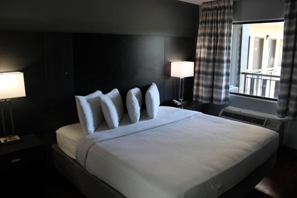 Riverfront Inn - Standardzimmer Mit Kingsize-Bett