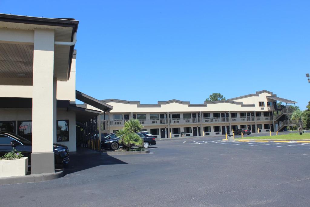 Gallery image of Riverfront Inn in Conway