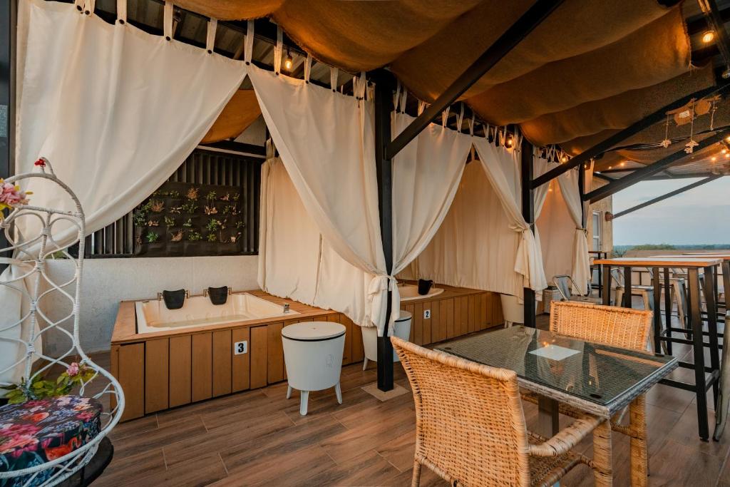 Posezení v ubytování Hotel Quinto Nivel
