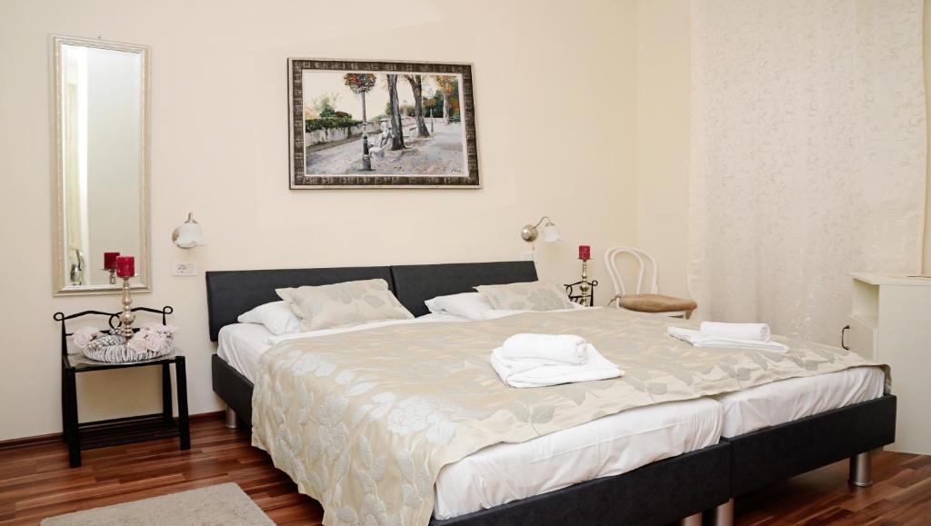 Apartments & Rooms Flowers - 2