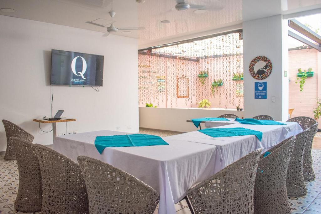 TV a/nebo společenská místnost v ubytování Hotel Quinto Nivel
