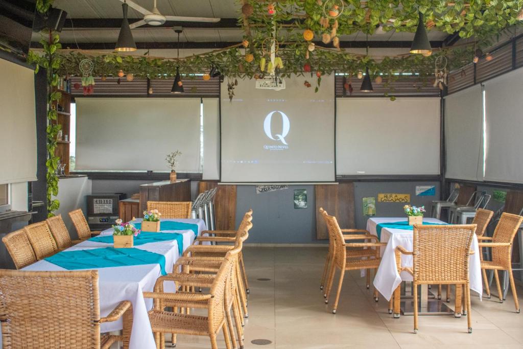 Restaurace v ubytování Hotel Quinto Nivel