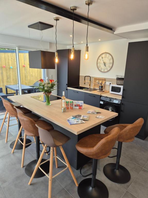 Dapur atau dapur kecil di Casa Délia, maison lumineuse et moderne