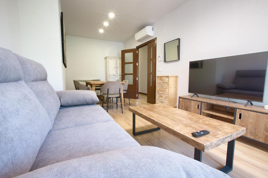 a living room with a couch and a table at Cuencaloft Villacuenca in Cuenca