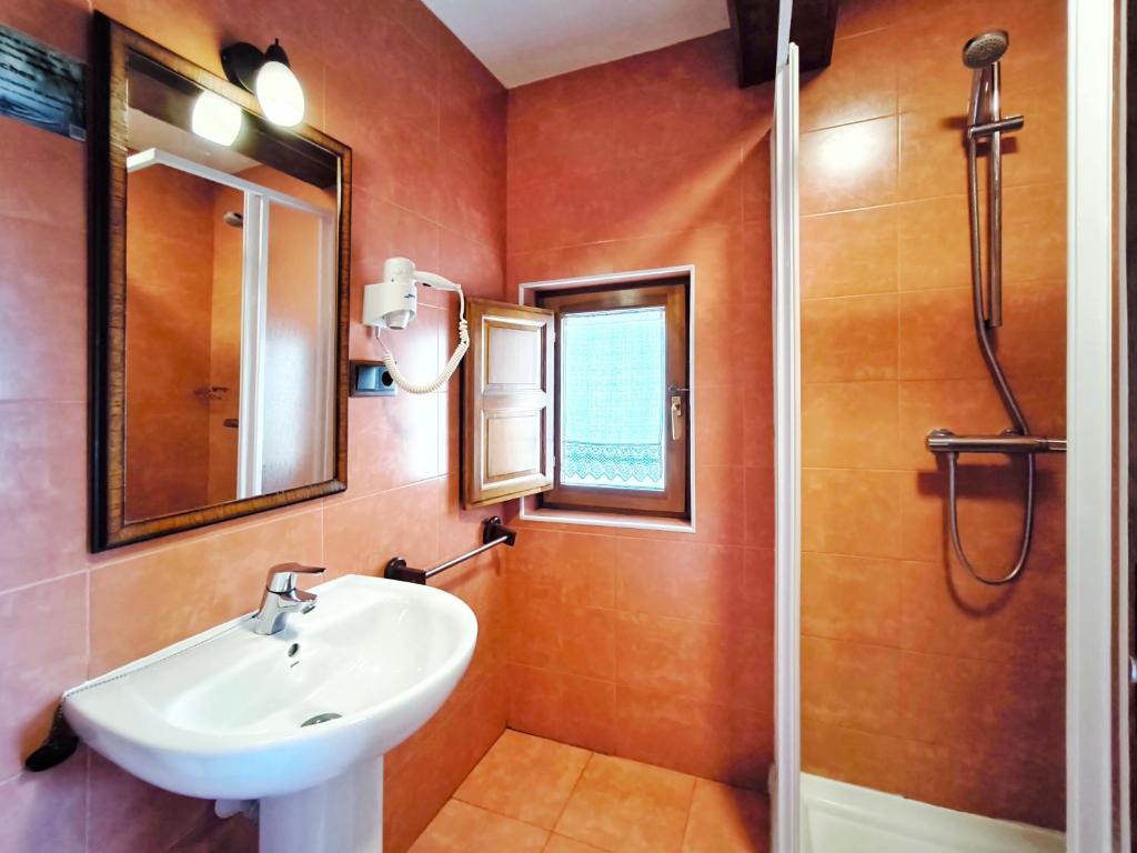 Un baño de Hospedaje La Judería