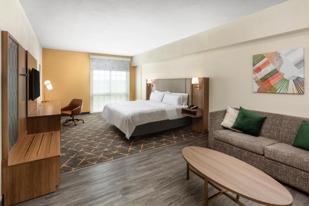 Holiday Inn & Suites Springfield - I-44 by IHG photo