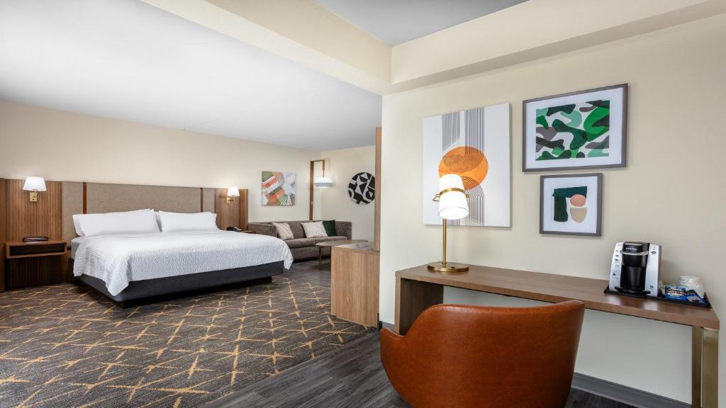 Holiday Inn Hotel & Suites Springfield, an IHG Hotel - King Suite - Toegang Voor Gehandicapten