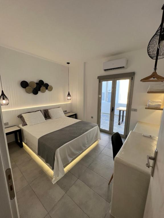 Postel nebo postele na pokoji v ubytování Santozen Suites
