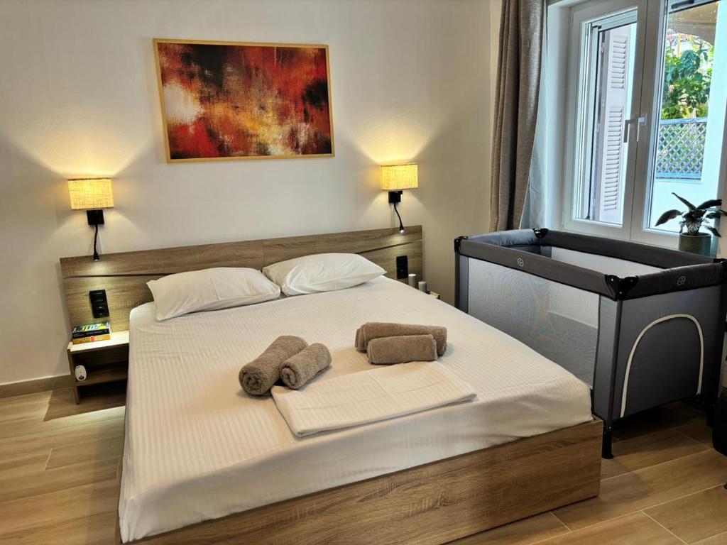 Postel nebo postele na pokoji v ubytování Kazarma Central Suites