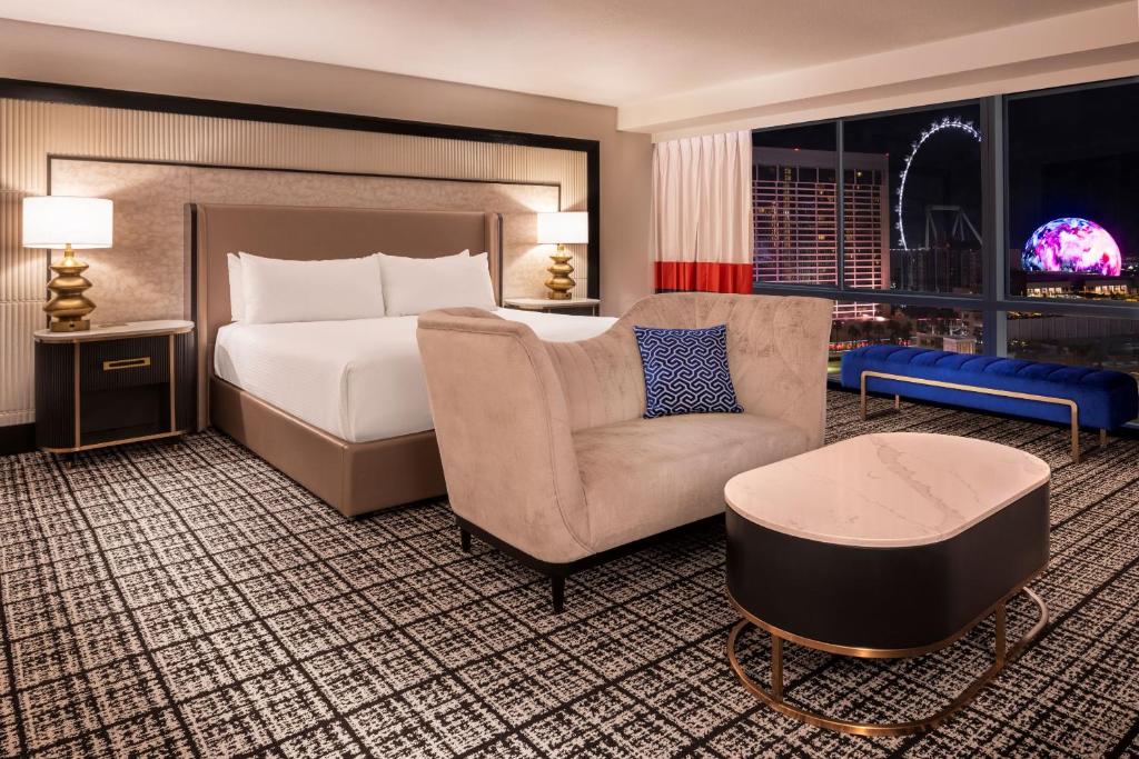 Paris Las Vegas Hotel & Casino - Versailles Premium Suite King Pool Table