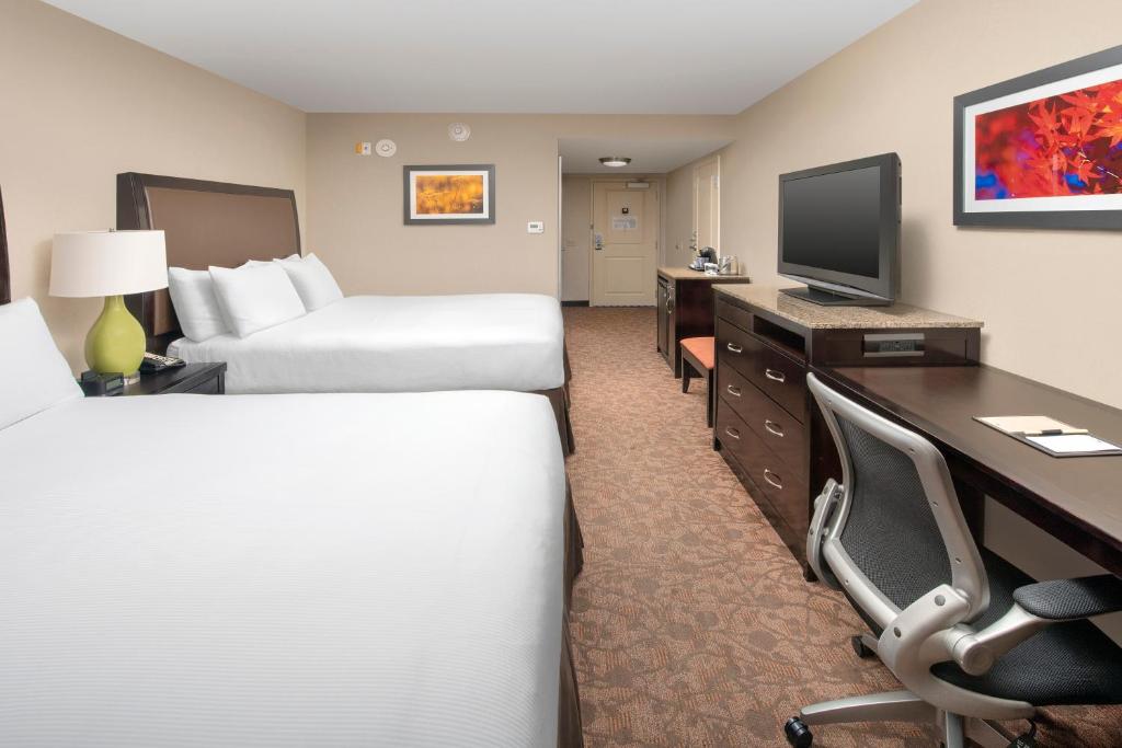 DoubleTree by Hilton Dulles Airport-Sterling - Queen Room With Two Queen Beds - Non-Smoking
