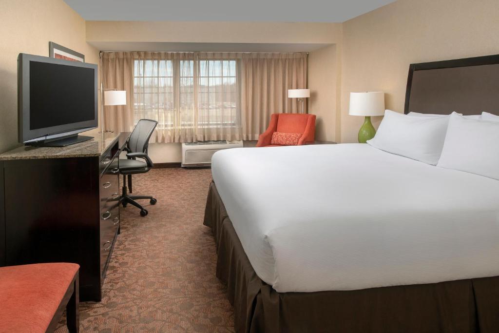 DoubleTree by Hilton Dulles Airport-Sterling - Deluxe King Room
