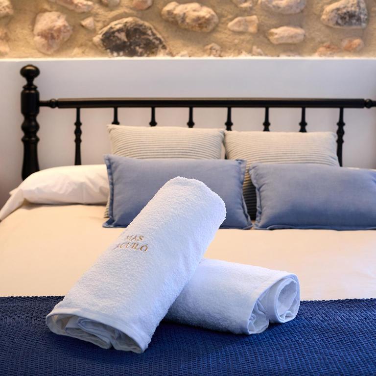 Postel nebo postele na pokoji v ubytování Hotel Mas Aguiló