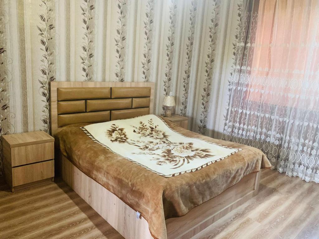 Llit o llits en una habitació de Uplistsikhe guest "Paluma"