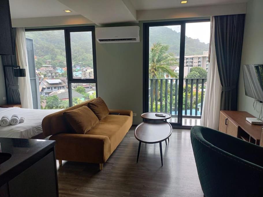 تصویر اتاق‌های The Deck Patong 7Fl Mountain View2 - تصویر ۲