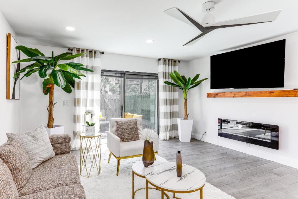 Φωτογραφία από το άλμπουμ του Hutchinson Island Beach Home Beach Access and Patio σε Fort Pierce