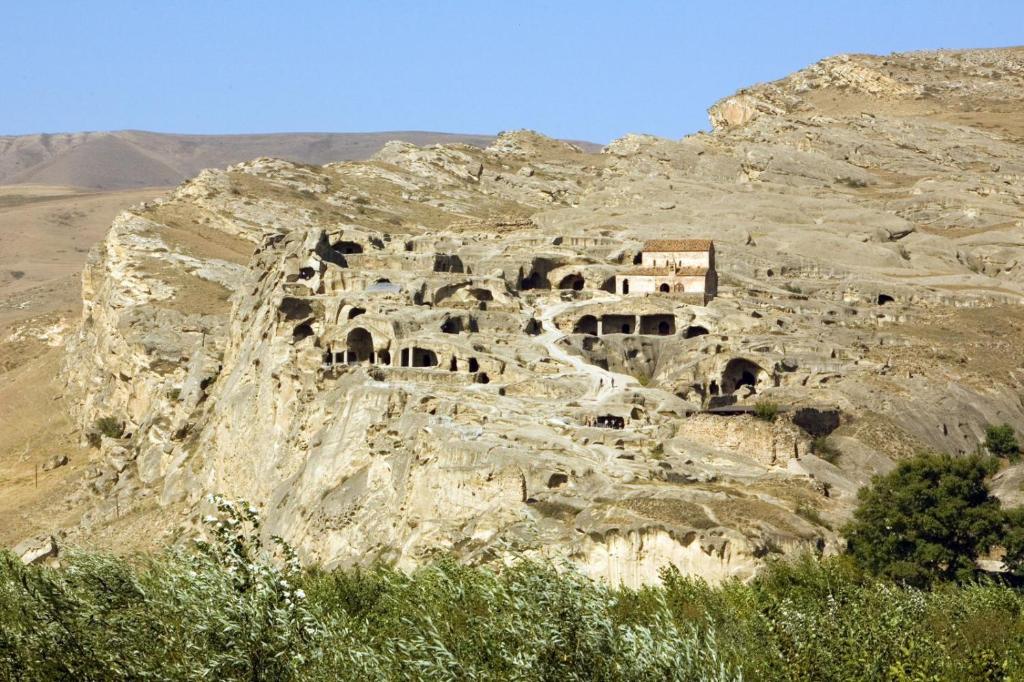 a group ofolithicolithicolithicolithicolithicolithicolithicolithicolithicolithicolithicolithic homes at Uplistsikhe guest "Paluma" in Kʼvakhvreli