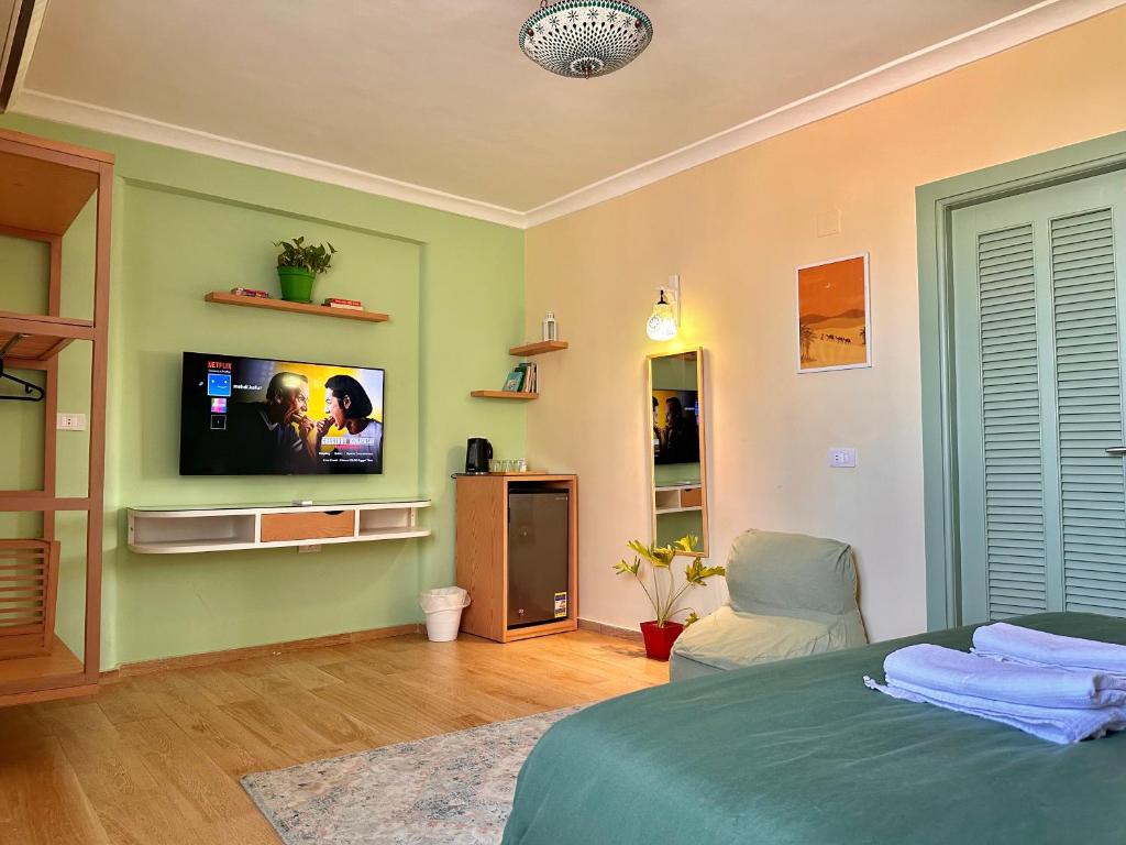 TV a/nebo společenská místnost v ubytování Beit Reihana