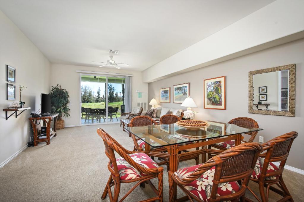 Posezení v ubytování Fairway Villas Waikoloa by OUTRIGGER