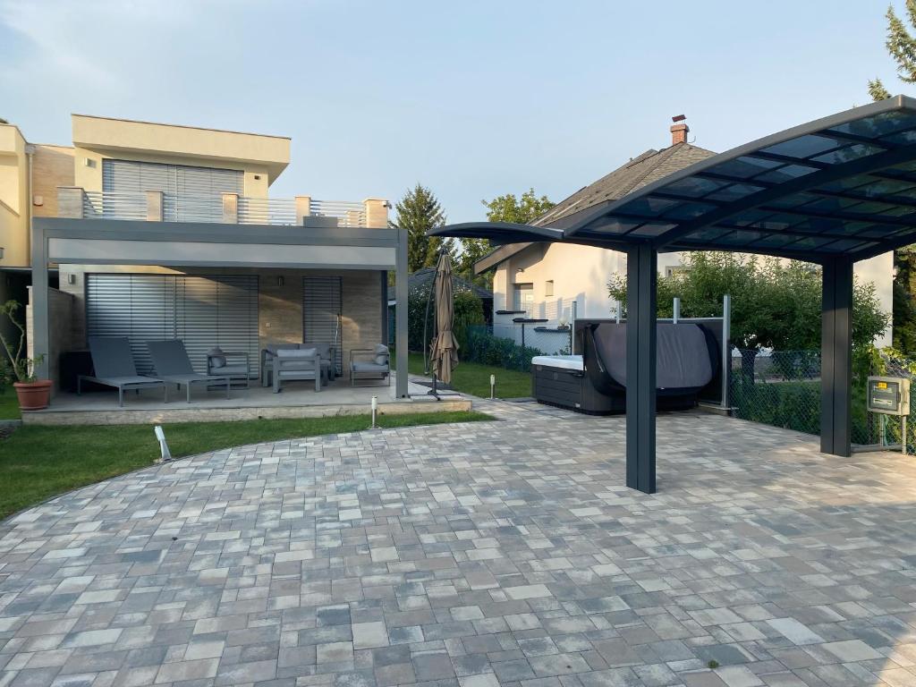 Balatonkenese Sunshine Villa 8174 Balatonkenese, 92 Parti sétány kép - 1