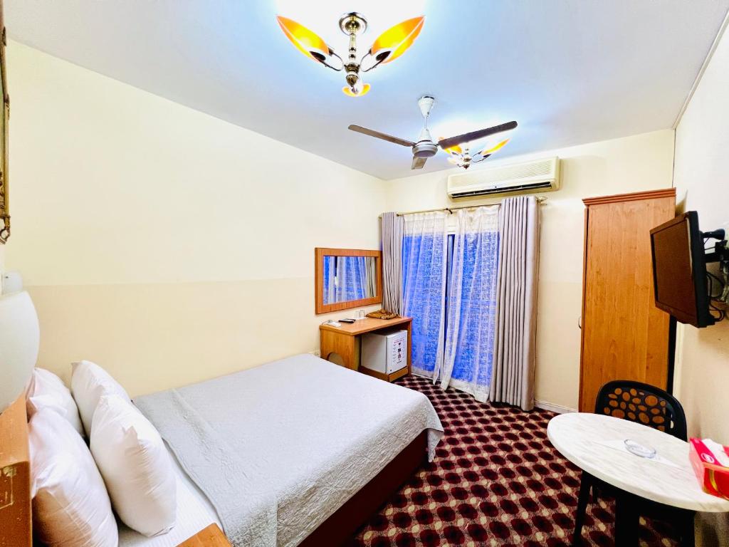 Postel nebo postele na pokoji v ubytování Al Ahrar Hotel
