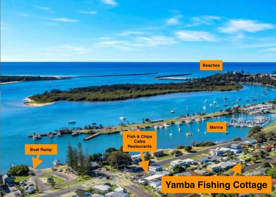 - une carte du village de pêcheurs de yampa et d'un port dans l'établissement Yamba Fishing Cottage Haven Wifi boat parking, à Yamba