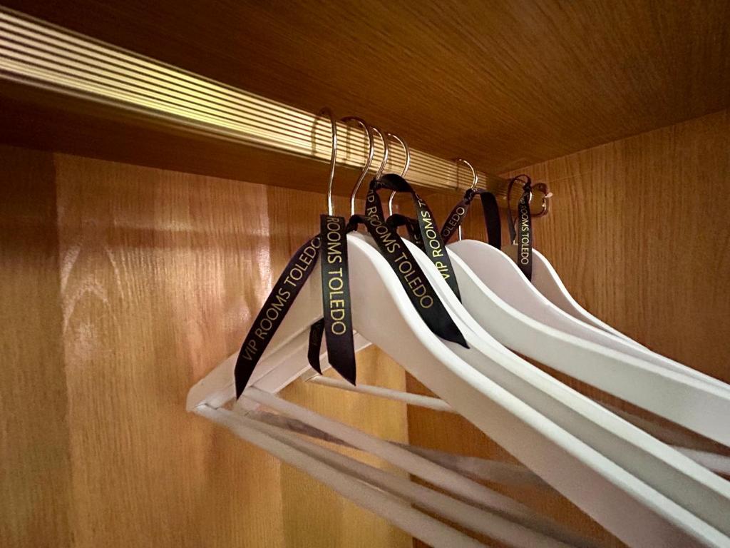 VIP ROOMS Toledo - PARKING GRATIS - 2 HABITACIONES - 18