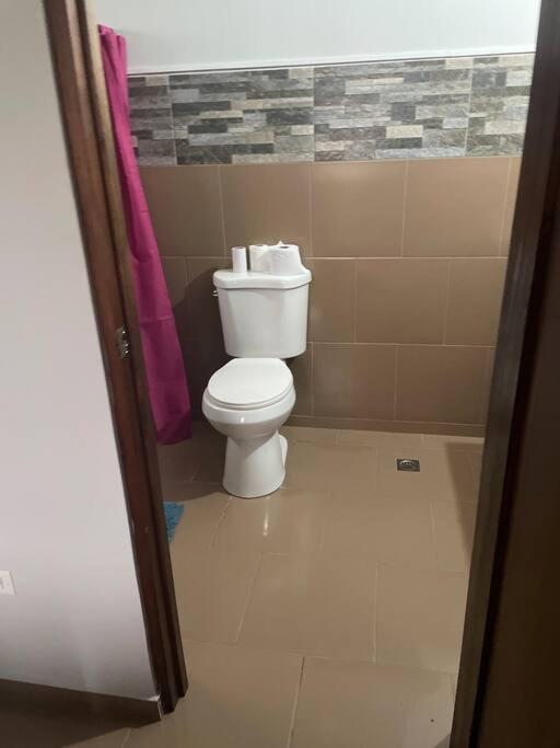 Koupelna v ubytování Casa Familiar cerca a todo