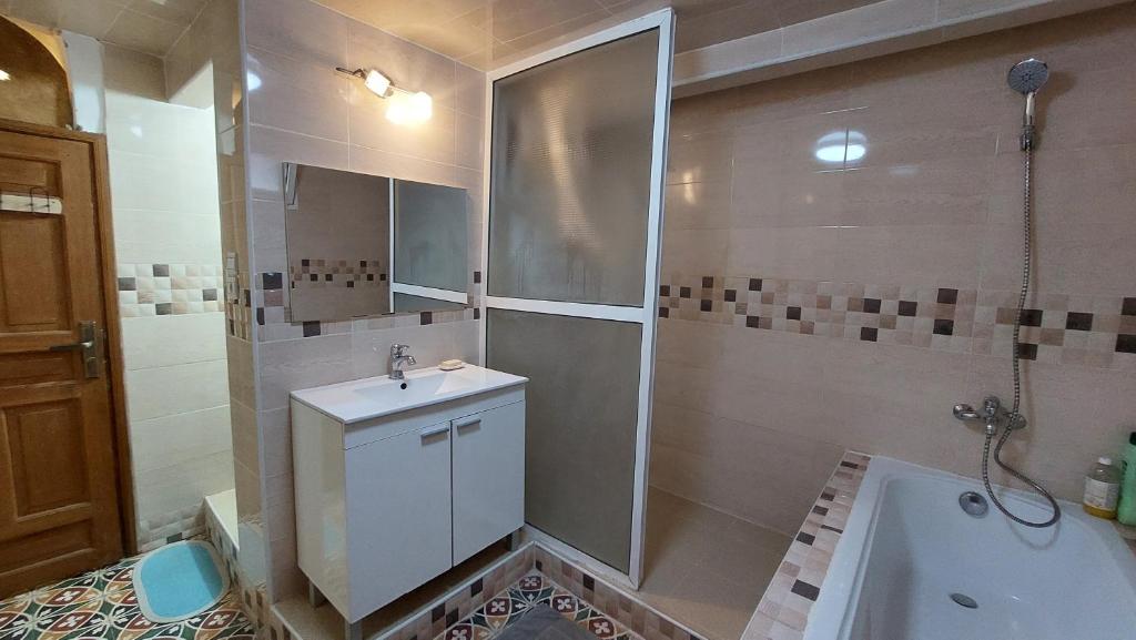 Un baño de Dar Hayati