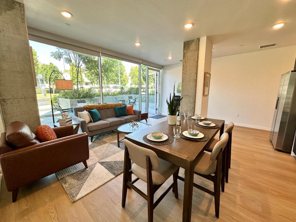 Nimitz Crossing Luxury Residences photo
