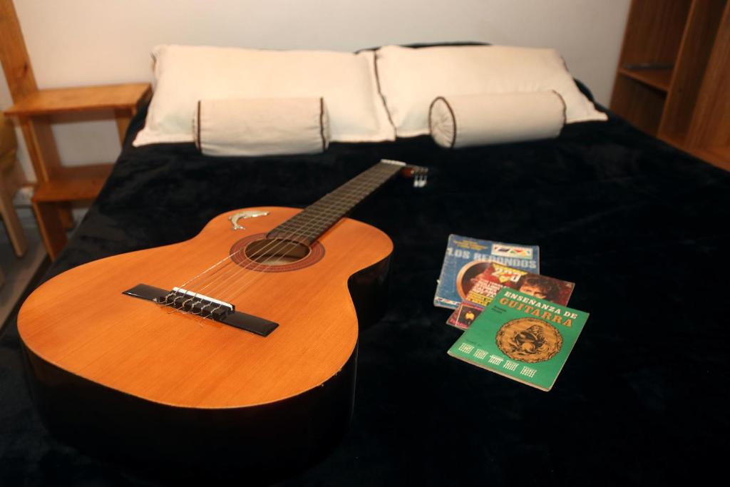 Una cama o camas en una habitación de Loft Mendoza Capital Musica y Fotografia