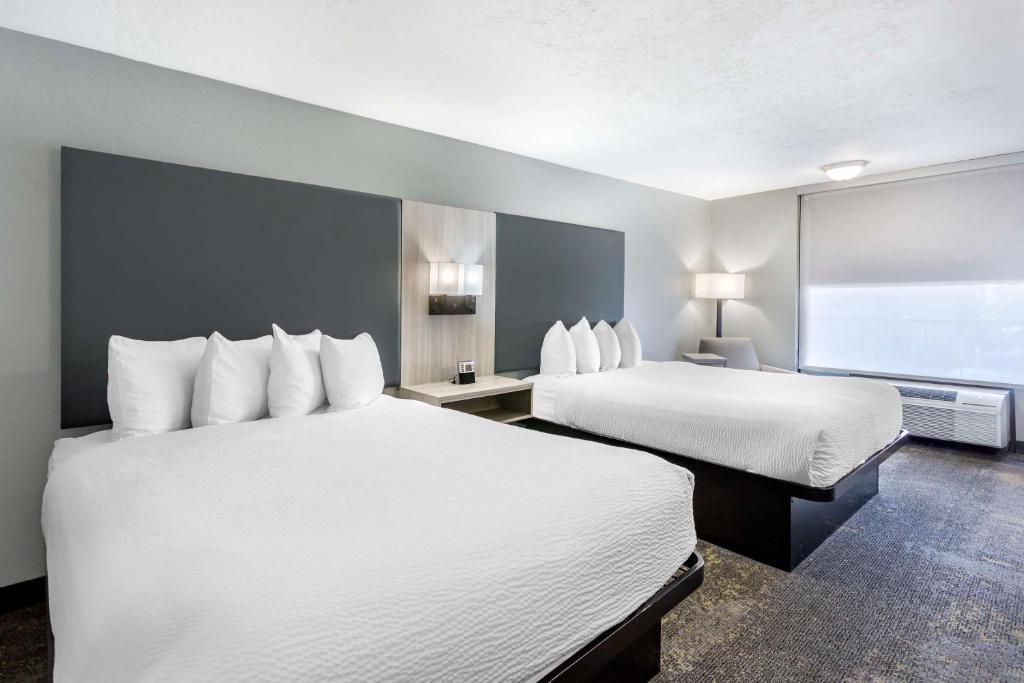 Postel nebo postele na pokoji v ubytování Best Western Plus Weston Inn