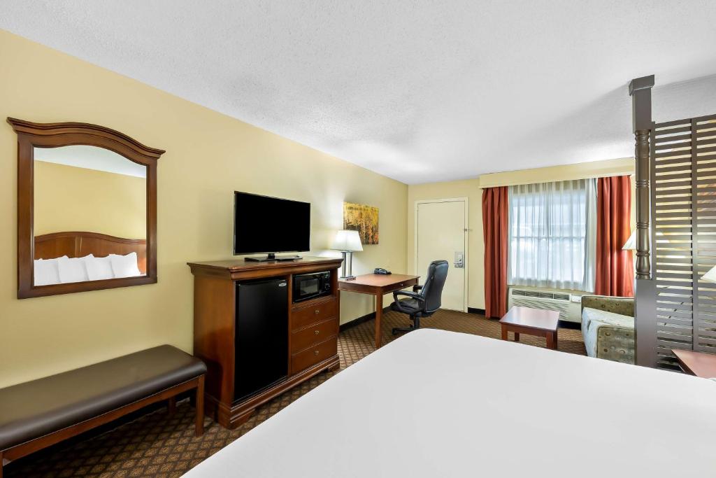 Best Western Coach House photo