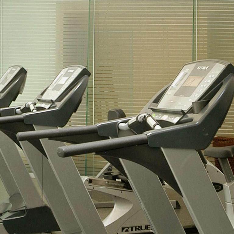 Fitness centrum a/nebo fitness zařízení v ubytování NH Brussels Grand Place Arenberg