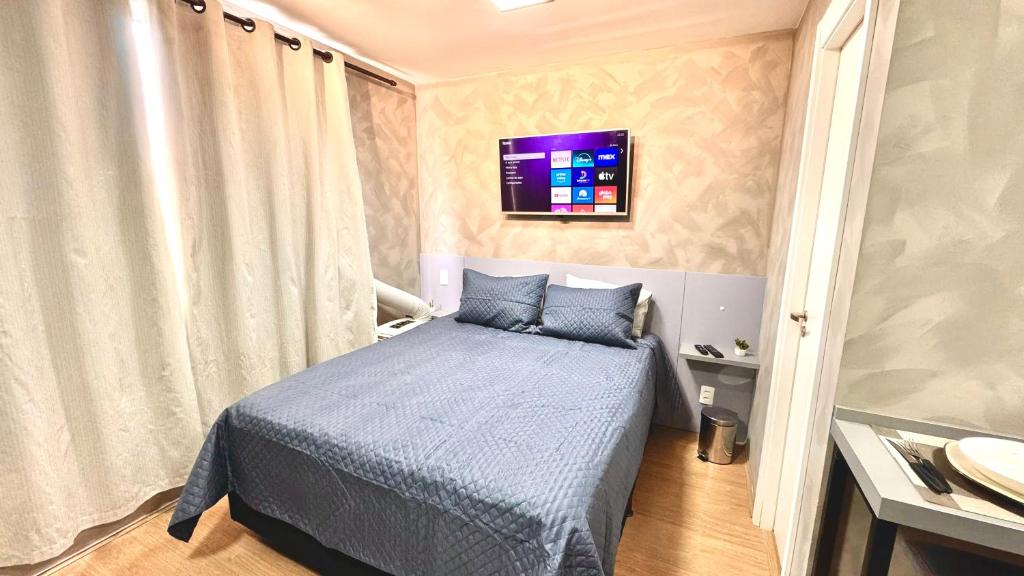 Cama ou camas em um quarto em Encantador Apartamento Em Frente Ao Metrô Brás ! - Rua Coronel Mursa, 56 - Bras